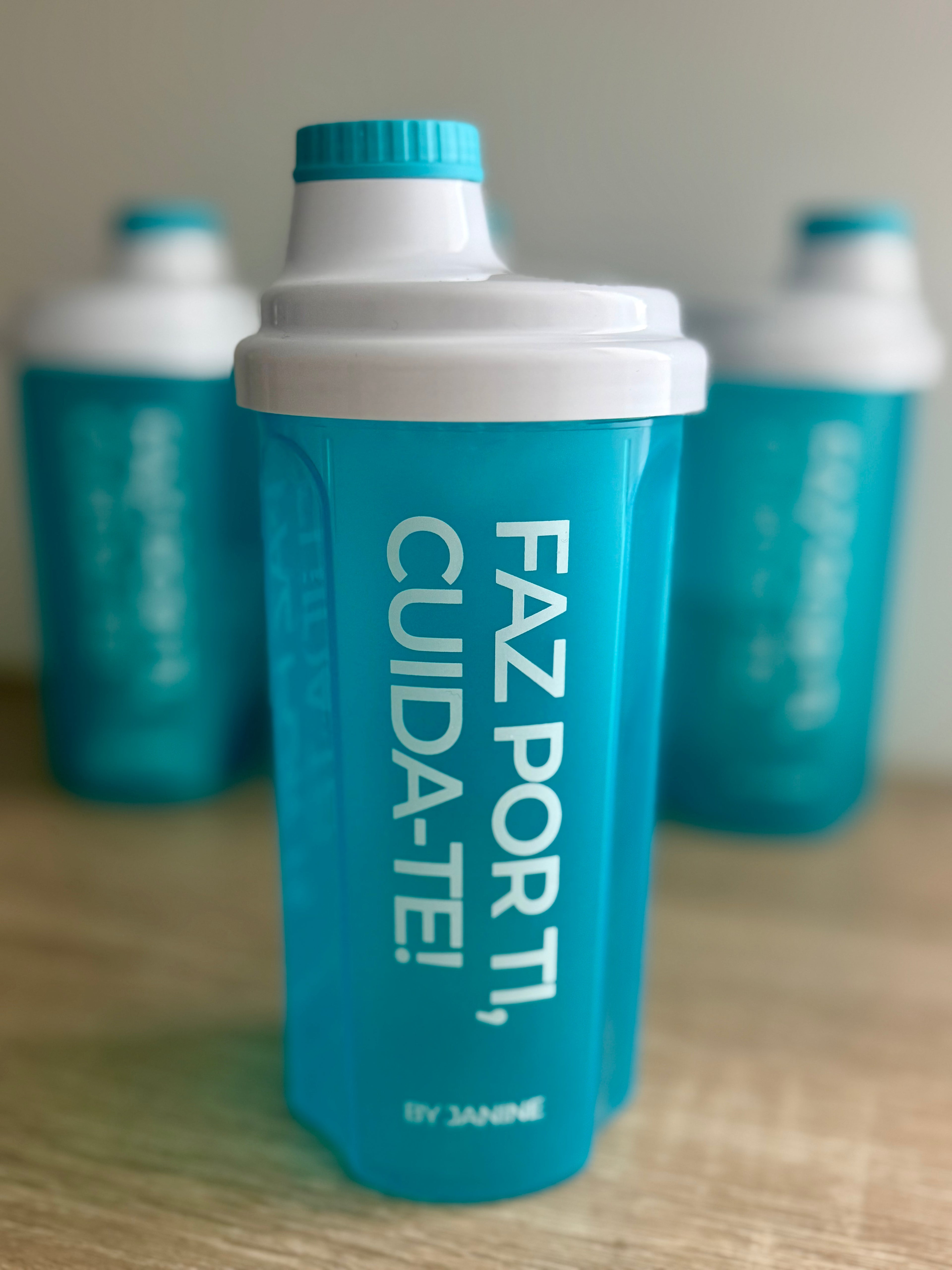 Shaker "Faz por ti" by Janine