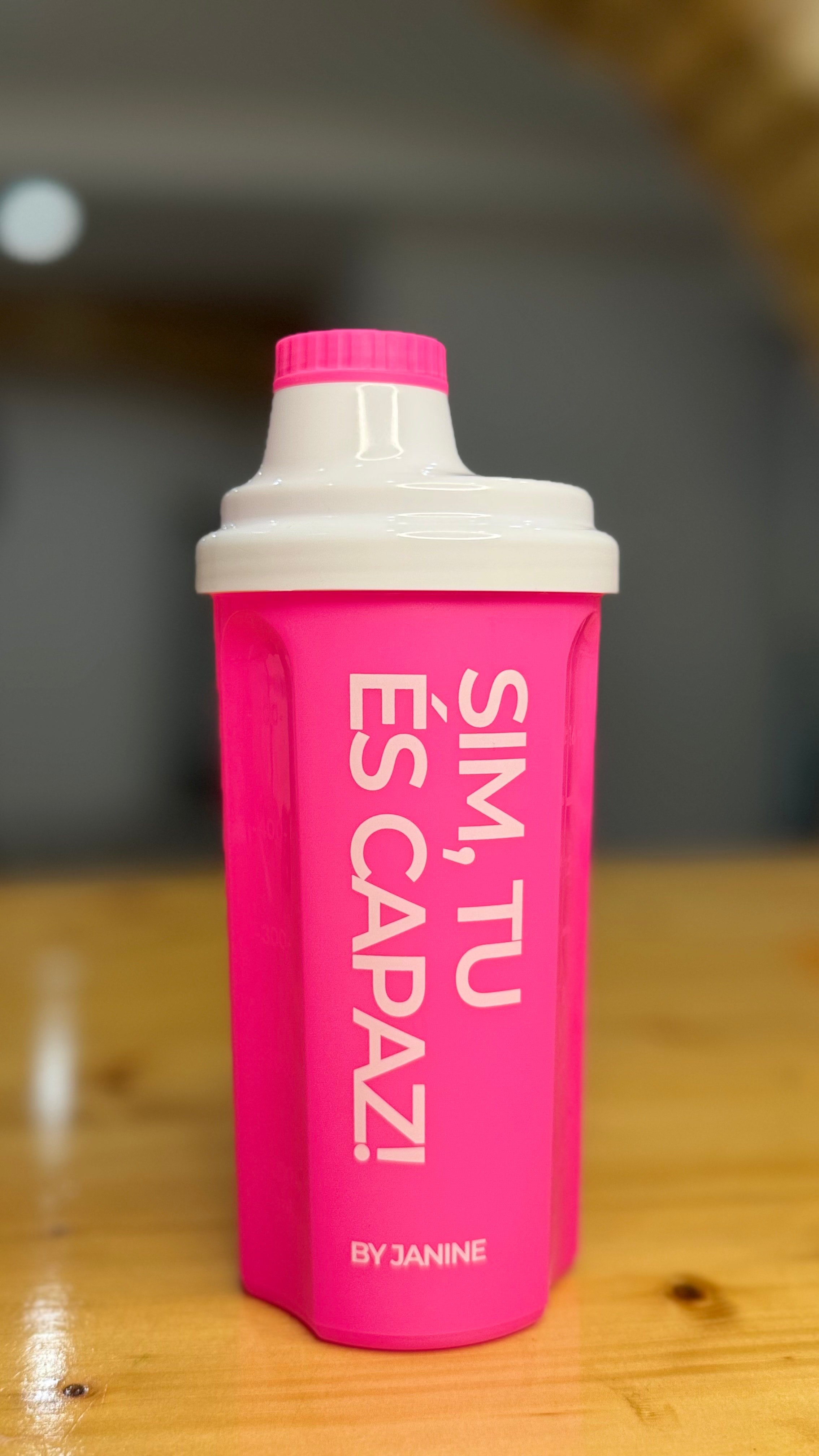 Shaker "Sim, tu és capaz" by Janine